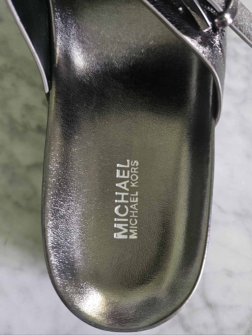 Nwot Michael Kors Metallic Silver Slide Women's Sandals - Picture 7 of 14